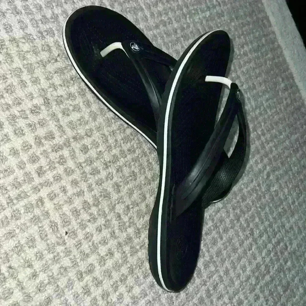 Crocs Crocband Flip Flops Black White Unisex Size M12 W14 Sandals - Picture 4 of 8